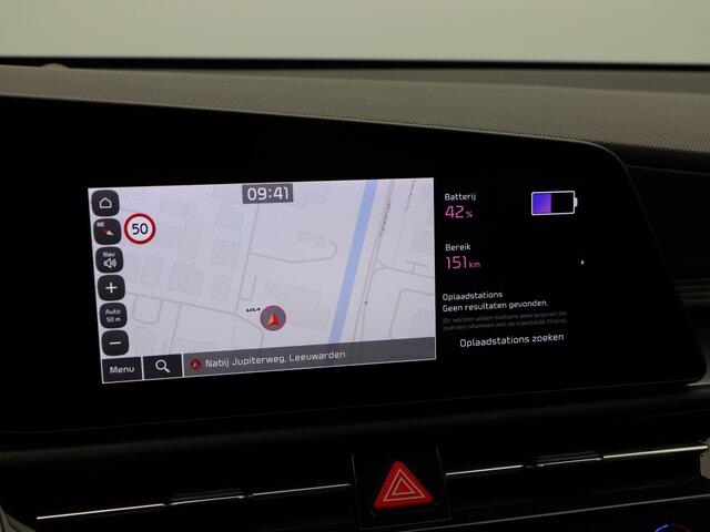 KIA e-Niro EV ComfortLine 64.8 kWh 204 Pk | Trekhaak | Adaptive Cruise | Stoel/Stuurverwarming | Camera | CarPlay | 17 Inch | 96.979 Km !!