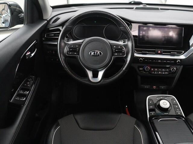 KIA e-Niro DynamicPlusLine 64 kWh | SOH 95,3% | Panoramadak | Half leder | Stuur/stoel verwarming | Adaptive cruise | Lane assist | Climate control | Carplay | Camera | Park assist | Full LED