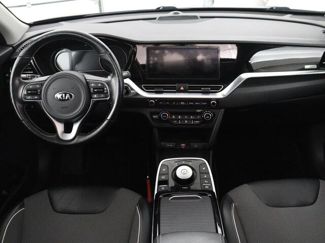 KIA e-Niro DynamicPlusLine 64 kWh | SOH 95,3% | Panoramadak | Half leder | Stuur/stoel verwarming | Adaptive cruise | Lane assist | Climate control | Carplay | Camera | Park assist | Full LED