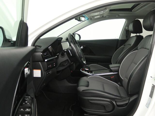 KIA e-Niro DynamicPlusLine 64 kWh | 95.3% SOH | Trekhaak | Schuif/kanteldak | Stoel/Stuuverwarming |