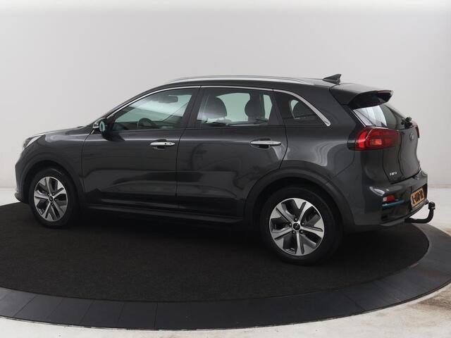 KIA e-Niro ComfortLine 64 kWh | SOH 93,9% | Half leder | Adaptive cruise | Carplay | Navigatie | Bluetooth | Camera | Climate control | Park assist | Trekhaak