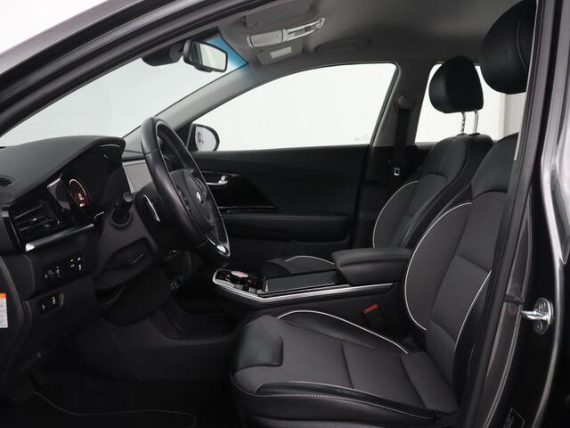 KIA e-Niro ComfortLine 64 kWh | SOH 93,9% | Half leder | Adaptive cruise | Carplay | Navigatie | Bluetooth | Camera | Climate control | Park assist | Trekhaak