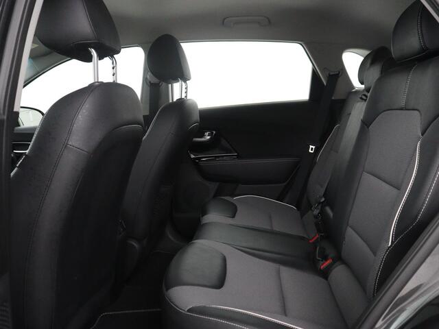 KIA e-Niro ComfortLine 64 kWh | SOH 93,9% | Half leder | Adaptive cruise | Carplay | Navigatie | Bluetooth | Camera | Climate control | Park assist | Trekhaak