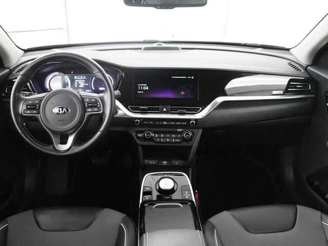KIA e-Niro ComfortLine 64 kWh | SOH 93,9% | Half leder | Adaptive cruise | Carplay | Navigatie | Bluetooth | Camera | Climate control | Park assist | Trekhaak