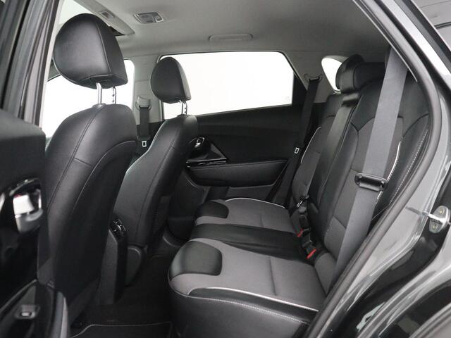 KIA e-Niro DynamicPlusLine 64 kWh | SOH 95,4% | Panoramadak | Half leder | Adaptive cruise | Stuur/stoel verwarming | Navigatie | Carplay | Camera | Park assist | Climate control