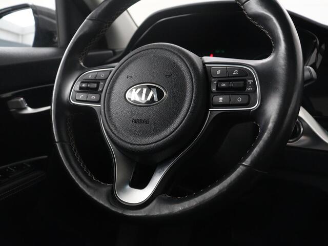 KIA e-Niro DynamicPlusLine 64 kWh | SOH 95,4% | Panoramadak | Half leder | Adaptive cruise | Stuur/stoel verwarming | Navigatie | Carplay | Camera | Park assist | Climate control