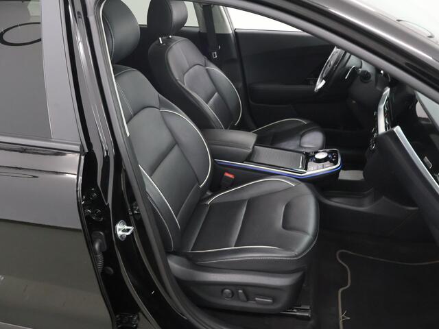 KIA e-Niro ExecutiveLine 64 kWh | Panoramadak | Lederen Bekleding | JBL Audio | Dodehoekdetectie | Stoel/Stuurwielverwarming | Stoelventilatie | Elektrisch bedienbare bestuurdersstoel met geheugenfunctie