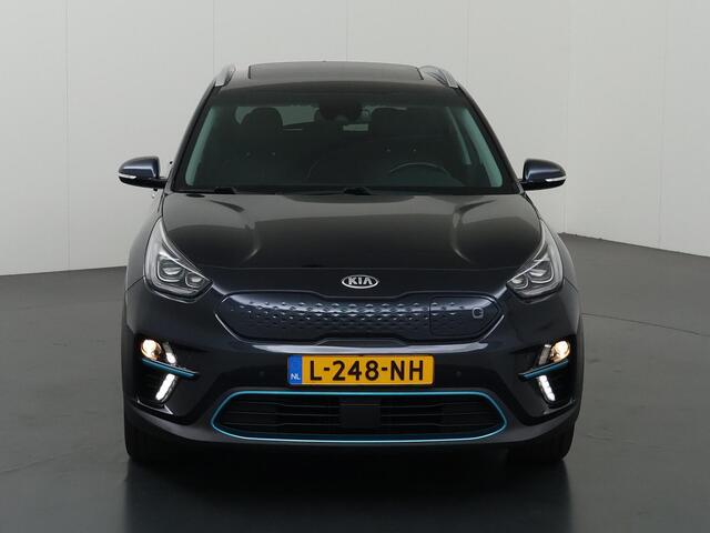 KIA e-Niro ExecutiveLine 64 kWh | SOH 94% | Schuif/Kanteldak | El.verstelbare stoelen + geheugen | Navigatie | Camera | Apple CarPlay/Android Auto | Stoelverwarming + koeling | JBL Audio | Trekhaak |