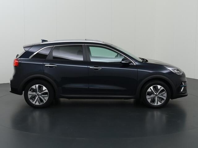 KIA e-Niro ExecutiveLine 64 kWh | SOH 94% | Schuif/Kanteldak | El.verstelbare stoelen + geheugen | Navigatie | Camera | Apple CarPlay/Android Auto | Stoelverwarming + koeling | JBL Audio | Trekhaak |