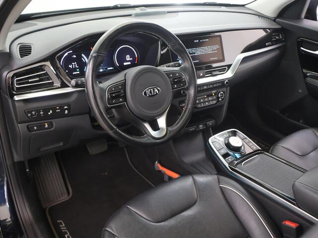 KIA e-Niro ExecutiveLine 64 kWh | SOH 94% | Schuif/Kanteldak | El.verstelbare stoelen + geheugen | Navigatie | Camera | Apple CarPlay/Android Auto | Stoelverwarming + koeling | JBL Audio | Trekhaak |