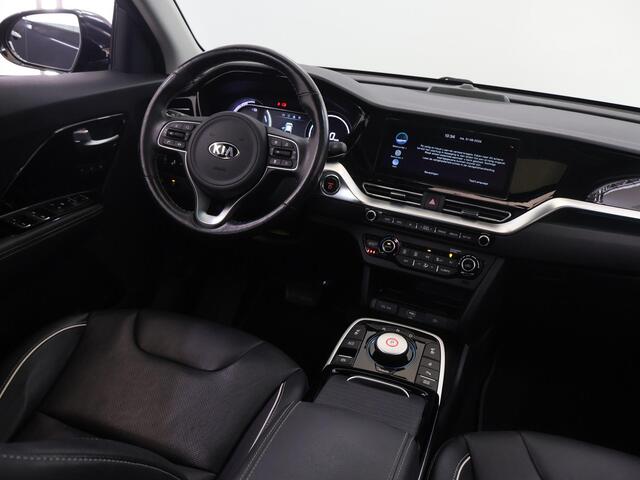 KIA e-Niro ExecutiveLine 64 kWh | SOH 94% | Schuif/Kanteldak | El.verstelbare stoelen + geheugen | Navigatie | Camera | Apple CarPlay/Android Auto | Stoelverwarming + koeling | JBL Audio | Trekhaak |