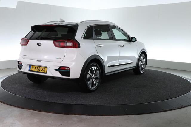 KIA e-Niro ExecutiveLine 64 kWh | SOH 100% | 4 NIEUWE ALL SEASONS |