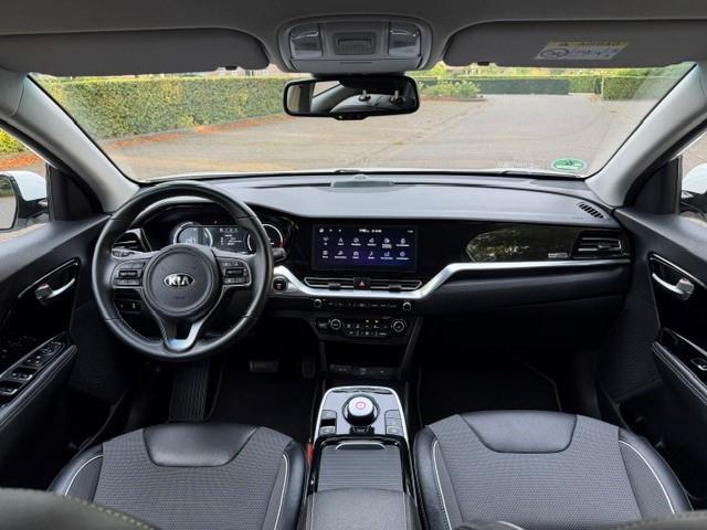 KIA e-Niro Dynamicline 64kWh SOH 100% Warmtepomp/Acarplay/Navi/Halfleer/Led/Fabrieksgarantie