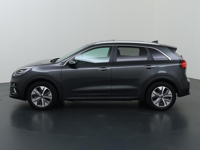 KIA e-Niro ExecutiveLine 64 kWh | SOH 97% | Schuif/Kanteldak | Ele.verstelbare stoelen + geheugen | Stoelverwarming voor + achter | Navigatie | Camera | DAB | Stoelverwarming/koeling | Stuurverwarming | Adaptieve Cruise Control |