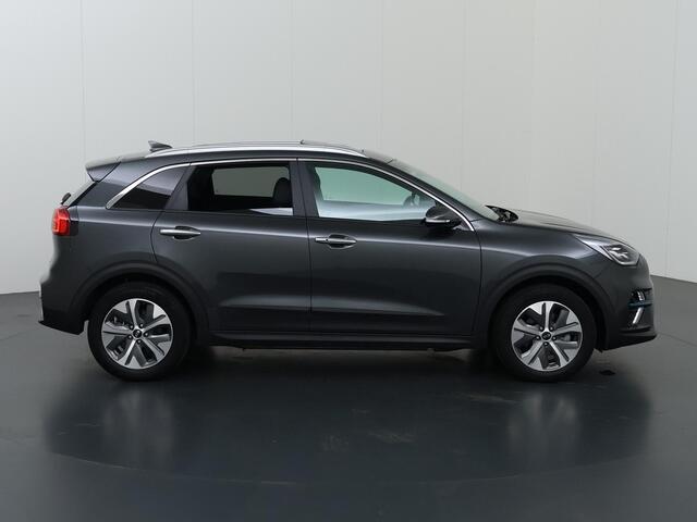 KIA e-Niro ExecutiveLine 64 kWh | SOH 97% | Schuif/Kanteldak | Ele.verstelbare stoelen + geheugen | Stoelverwarming voor + achter | Navigatie | Camera | DAB | Stoelverwarming/koeling | Stuurverwarming | Adaptieve Cruise Control |