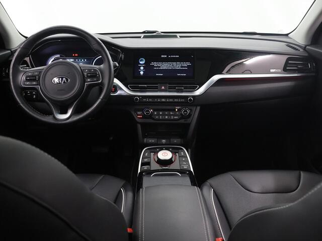 KIA e-Niro ExecutiveLine 64 kWh | SOH 97% | Schuif/Kanteldak | Ele.verstelbare stoelen + geheugen | Stoelverwarming voor + achter | Navigatie | Camera | DAB | Stoelverwarming/koeling | Stuurverwarming | Adaptieve Cruise Control |