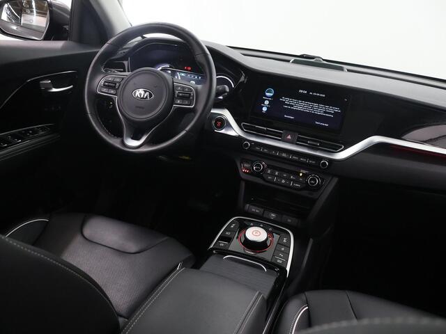 KIA e-Niro ExecutiveLine 64 kWh | SOH 97% | Schuif/Kanteldak | Ele.verstelbare stoelen + geheugen | Stoelverwarming voor + achter | Navigatie | Camera | DAB | Stoelverwarming/koeling | Stuurverwarming | Adaptieve Cruise Control |