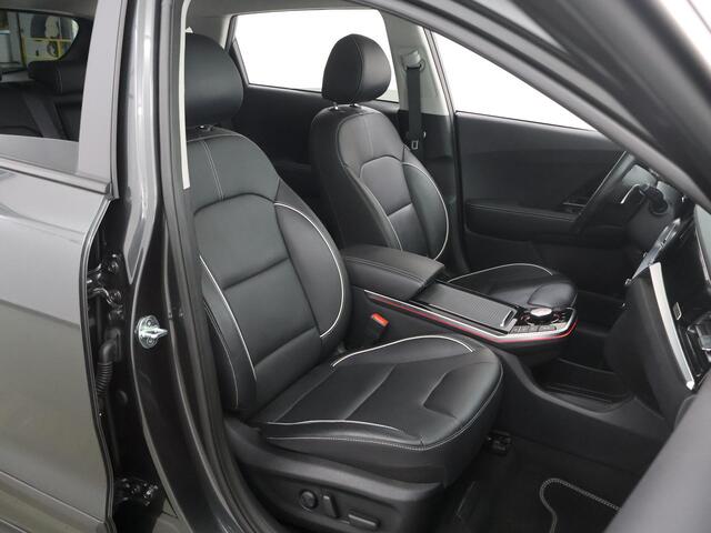 KIA e-Niro ExecutiveLine 64 kWh | SOH 97% | Schuif/Kanteldak | Ele.verstelbare stoelen + geheugen | Stoelverwarming voor + achter | Navigatie | Camera | DAB | Stoelverwarming/koeling | Stuurverwarming | Adaptieve Cruise Control |