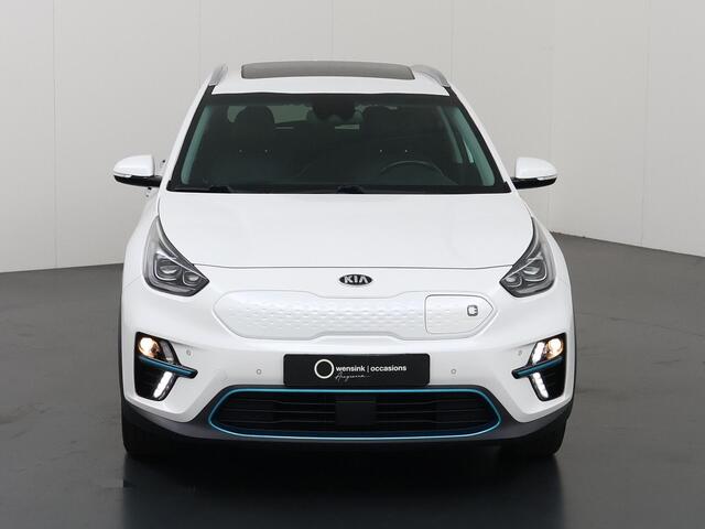 KIA e-Niro ExecutiveLine 64 kWh | Schuif/kanteldak | Lederen Interieur | Navigatie | El.verstelbare stoel + Geheugen | Camera | DAB | Apple CarPlay/Android Auto | Stoel/stuurverwarming | Stoelkoeling | Adaptieve Cruise Control | JBL Audio |