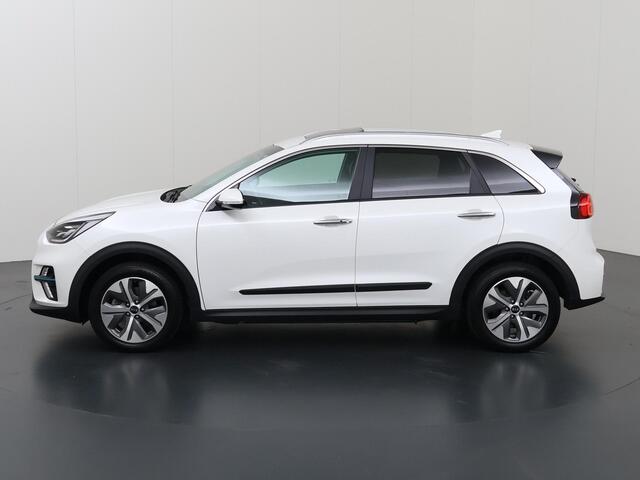 KIA e-Niro ExecutiveLine 64 kWh | Schuif/kanteldak | Lederen Interieur | Navigatie | El.verstelbare stoel + Geheugen | Camera | DAB | Apple CarPlay/Android Auto | Stoel/stuurverwarming | Stoelkoeling | Adaptieve Cruise Control | JBL Audio |