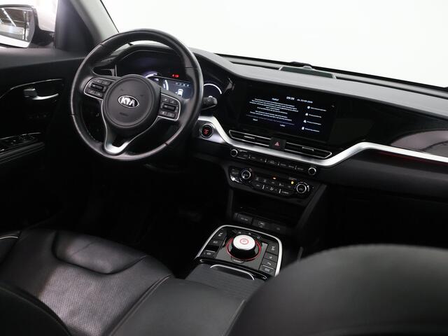 KIA e-Niro ExecutiveLine 64 kWh | Schuif/kanteldak | Lederen Interieur | Navigatie | El.verstelbare stoel + Geheugen | Camera | DAB | Apple CarPlay/Android Auto | Stoel/stuurverwarming | Stoelkoeling | Adaptieve Cruise Control | JBL Audio |
