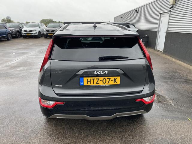KIA e-Niro EV Light Advanced 64.8 kWh Stuur- & stoelverwarming, parkeersensoren v&a, navigatie, Apple CarPlay/Android Auto, lage KM stand!