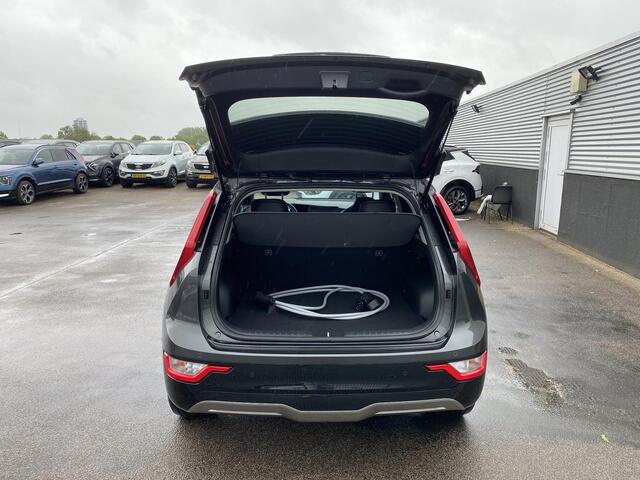 KIA e-Niro EV Light Advanced 64.8 kWh Stuur- & stoelverwarming, parkeersensoren v&a, navigatie, Apple CarPlay/Android Auto, lage KM stand!