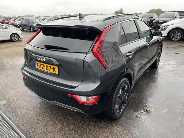 KIA e-Niro EV Light Advanced 64.8 kWh Stuur- & stoelverwarming, parkeersensoren v&a, navigatie, Apple CarPlay/Android Auto, lage KM stand!