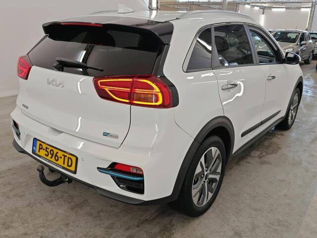 KIA e-Niro DYNAMICPLUSLINE 64 kWh (100% SOH) I TREKHAAK I SCHUIF/KANTELDAK I ADAPTIVE CRUISE CONTROL I PARKEERCAMERA