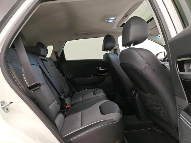 KIA e-Niro DYNAMICPLUSLINE 64 kWh (100% SOH) I TREKHAAK I SCHUIF/KANTELDAK I ADAPTIVE CRUISE CONTROL I PARKEERCAMERA