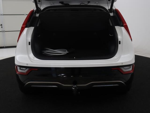 KIA e-Niro EV DynamicPlusLine 64.8 kWh | SOH 95,8% | Panoramadak | Leder | Adaptive cruise | Harman/Kardon | Trekhaak | Camera | Park assist | Stuur/stoel verwarming | Carplay | Climate control | Full LED