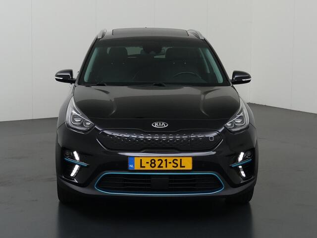 KIA e-Niro DynamicPlusLine 64 kWh | Trekhaak | Schuif/kantel dak | Stoel/Stuurverwarming | Achteruitrijcamera | Adaptieve Cruise Control |