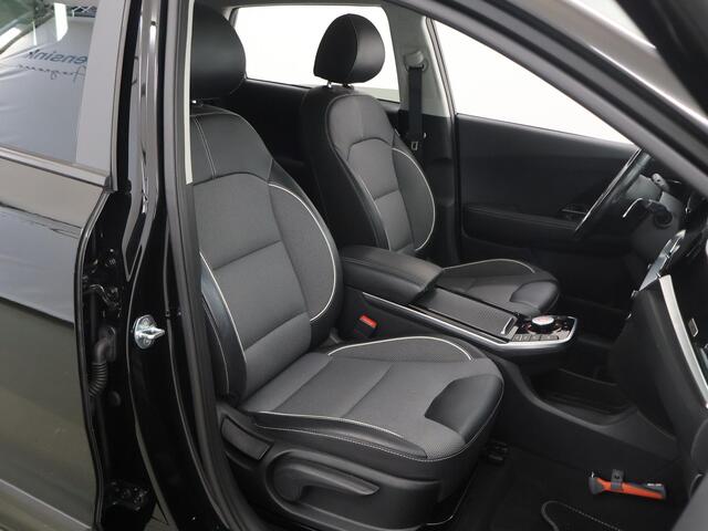 KIA e-Niro DynamicPlusLine 64 kWh | Trekhaak | Schuif/kantel dak | Stoel/Stuurverwarming | Achteruitrijcamera | Adaptieve Cruise Control |