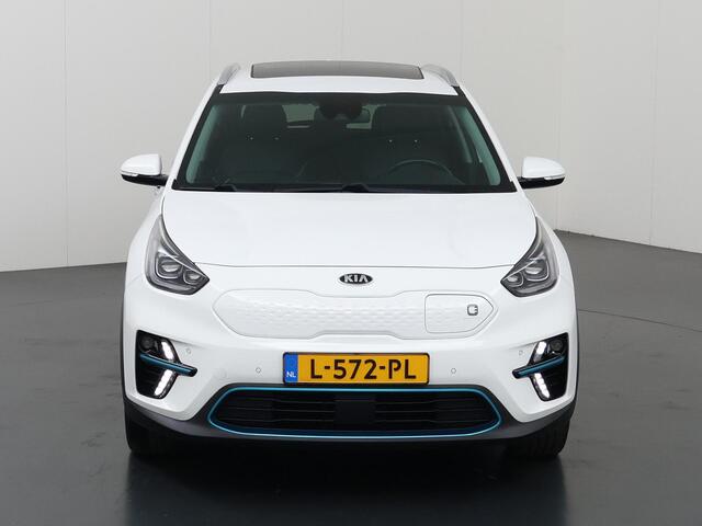 KIA e-Niro ExecutiveLine 64 kWh | Schuif/kantel dak | Stoel/Stuurverwarming | Achteruitrijcamera | Adaptieve Cruise Control |