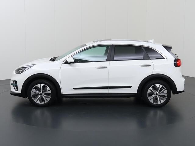 KIA e-Niro ExecutiveLine 64 kWh | Schuif/kantel dak | Stoel/Stuurverwarming | Achteruitrijcamera | Adaptieve Cruise Control |