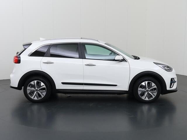KIA e-Niro ExecutiveLine 64 kWh | Schuif/kantel dak | Stoel/Stuurverwarming | Achteruitrijcamera | Adaptieve Cruise Control |