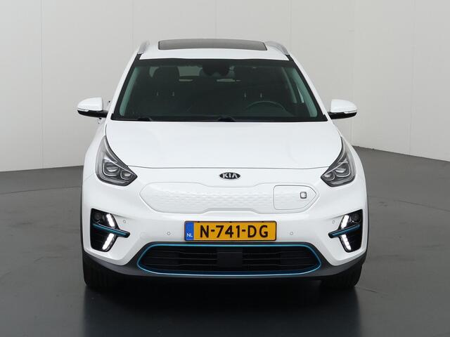 KIA e-Niro DynamicPlusLine 64 kWh | Trekhaak | Schuif/kantel dak | Stoel/Stuurverwarming | Achteruitrijcamera | Adaptieve Cruise Control |