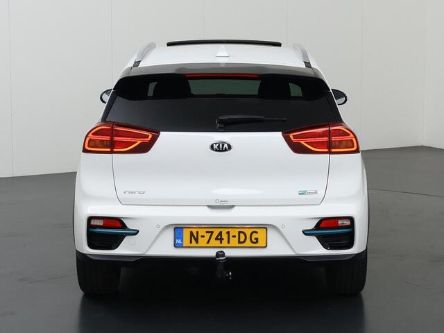 KIA e-Niro DynamicPlusLine 64 kWh | Trekhaak | Schuif/kantel dak | Stoel/Stuurverwarming | Achteruitrijcamera | Adaptieve Cruise Control |