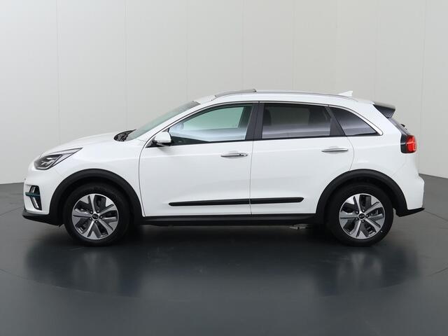 KIA e-Niro DynamicPlusLine 64 kWh | Trekhaak | Schuif/kantel dak | Stoel/Stuurverwarming | Achteruitrijcamera | Adaptieve Cruise Control |