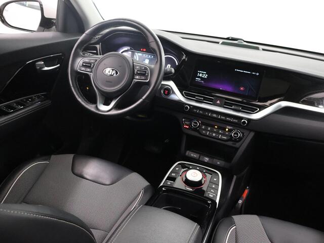 KIA e-Niro DynamicPlusLine 64 kWh | Trekhaak | Schuif/kantel dak | Stoel/Stuurverwarming | Achteruitrijcamera | Adaptieve Cruise Control |