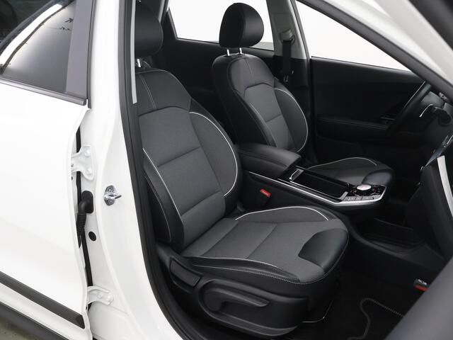 KIA e-Niro DynamicPlusLine 64 kWh | Trekhaak | Schuif/kantel dak | Stoel/Stuurverwarming | Achteruitrijcamera | Adaptieve Cruise Control |