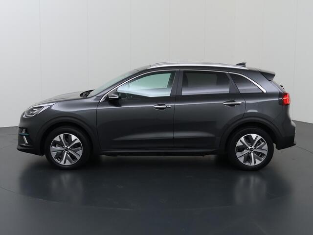 KIA e-Niro DynamicPlusLine 64 kWh | Schuifdak | Stoel/Stuurverwarming | Adaptieve Cruise Control | Climate Control | Achteruitrijcamera |
