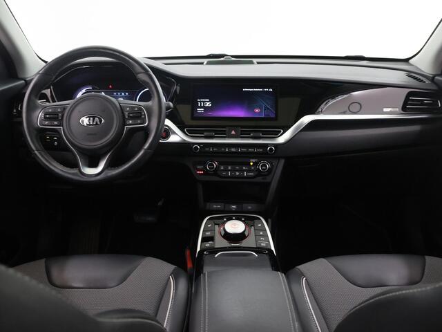 KIA e-Niro DynamicPlusLine 64 kWh | Schuifdak | Stoel/Stuurverwarming | Adaptieve Cruise Control | Climate Control | Achteruitrijcamera |