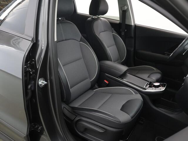 KIA e-Niro DynamicPlusLine 64 kWh | Schuifdak | Stoel/Stuurverwarming | Adaptieve Cruise Control | Climate Control | Achteruitrijcamera |