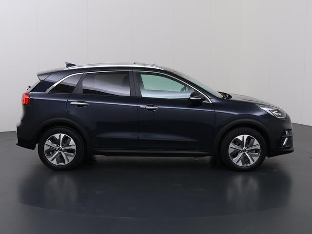 KIA e-Niro ExecutiveLine 64 kWh | Schuifdak | Stoel/Stuurverwarming | Adaptieve Cruise Control | Leder | JBL Audio | Achteruitrijcamera | Memory seats |