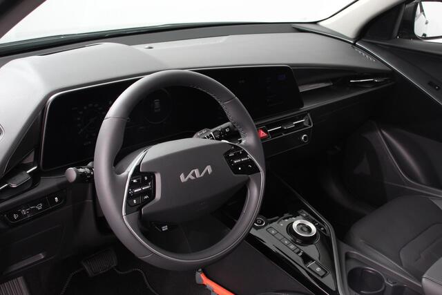 KIA e-Niro EV DynamicPlusLine 64.8 kWh Navigatie Half Leder Schuif-kantel dak Electrische bedienbare achterklep DAB Led Camera