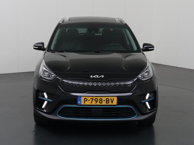KIA e-Niro ExecutiveLine 64 kWh | Schuif/Kanteldak | Lederen Interieur | Ele,verstelbare stoelen | Apple CarPlay/Android Auto | Camera | DAB | Stoelverwarming/Koeling | Stuurverwarming | Adaptieve Cruise Control |