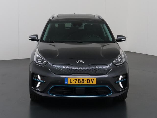 KIA e-Niro ExecutiveLine 64 kWh | Schuif/Kanteldak | Lederen Interieur | Ele,verstelbare stoelen | Apple CarPlay/Android Auto | Camera | DAB | Stoelverwarming/Koeling | Stuurverwarming | Adaptieve Cruise Control |