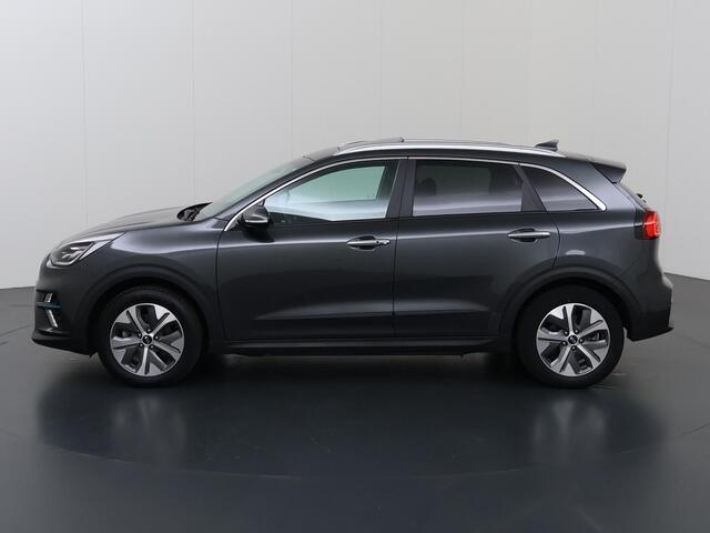 KIA e-Niro ExecutiveLine 64 kWh | Schuif/Kanteldak | Lederen Interieur | Ele,verstelbare stoelen | Apple CarPlay/Android Auto | Camera | DAB | Stoelverwarming/Koeling | Stuurverwarming | Adaptieve Cruise Control |