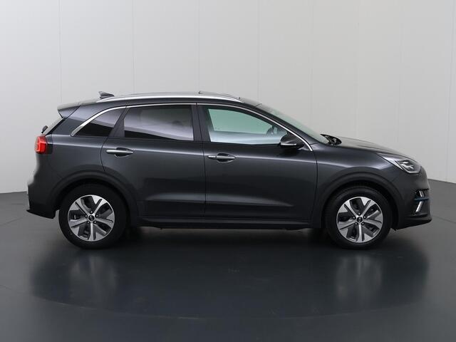 KIA e-Niro ExecutiveLine 64 kWh | Schuif/Kanteldak | Lederen Interieur | Ele,verstelbare stoelen | Apple CarPlay/Android Auto | Camera | DAB | Stoelverwarming/Koeling | Stuurverwarming | Adaptieve Cruise Control |